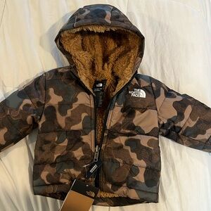 New with Tags, baby North face winter jacket, reversible. Size 6-12 months